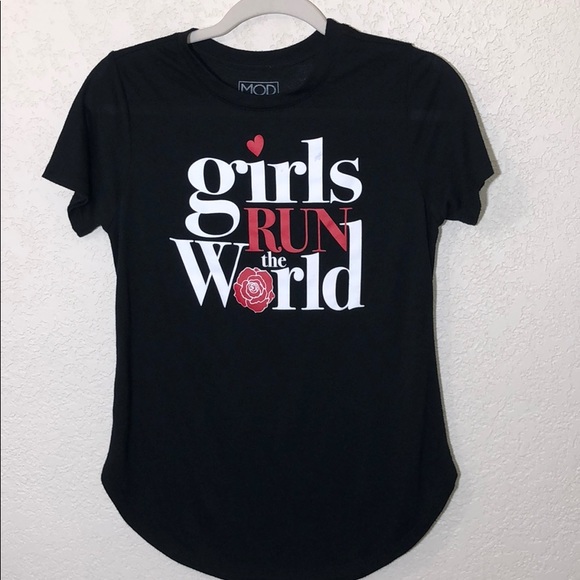 Modern Lux Tops - ModernLux Graphic T Sm Blk “ girls run the world”